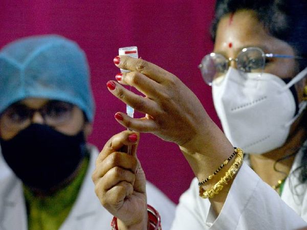 वैक्सीन लगवाने जा रहे हैं तो ये खबर