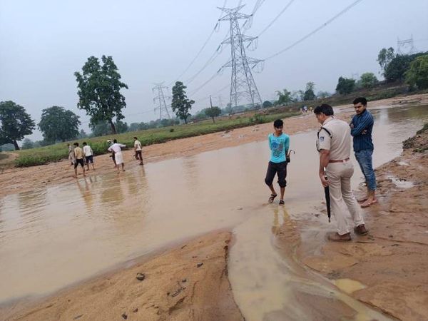 नाला पूर आने से एक ही परिवार के 4 ल