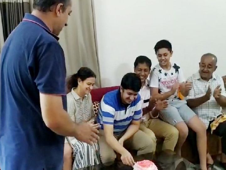 इंदौर के आकर्ष जैन 99.99 परसेंटाइल 