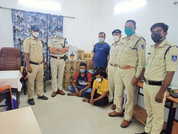 इंदौर में अवैध शराब लेकर जा रहे दो 