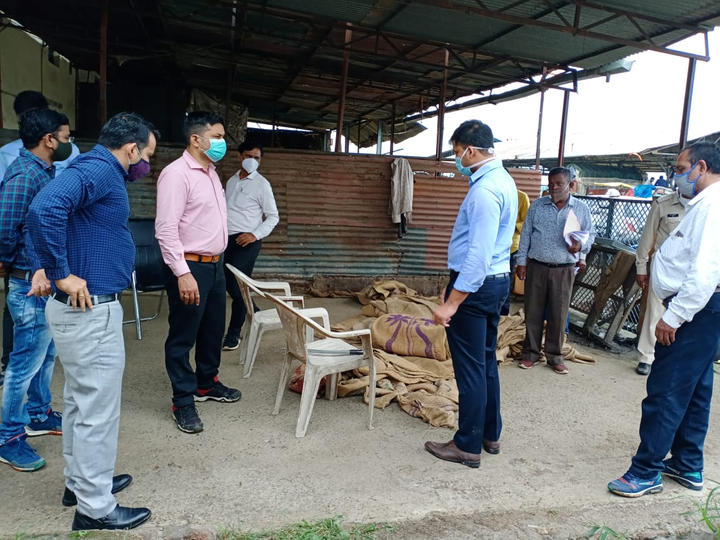 दुकानों से 8-10 क्विंटल राशन वापस ल