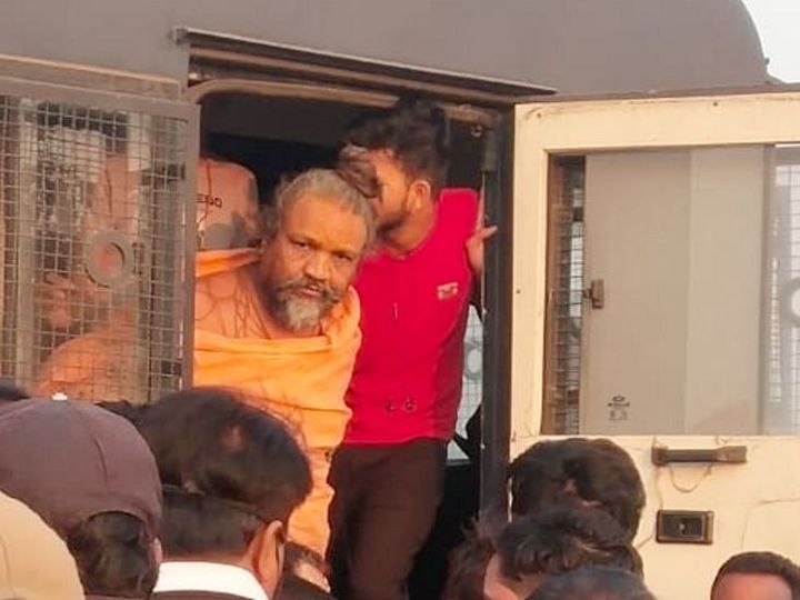 गांधीनगर थाने में शासकीय कार्य में 