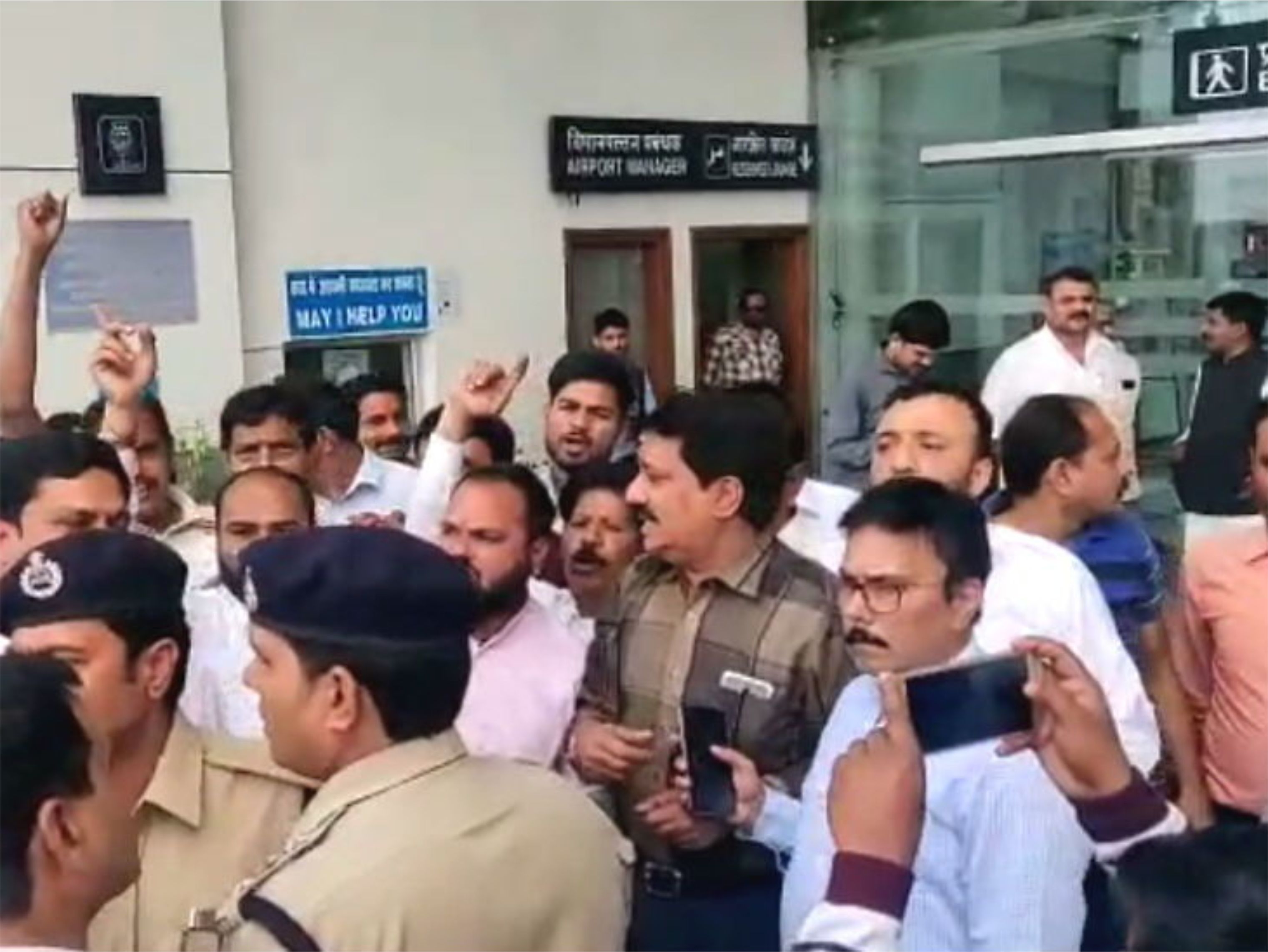 सिंधिया गुट के मंत्री और विधायक थोड