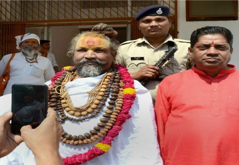 गाड़ी और स्टाफ हटाए जाने पर नदी न्य