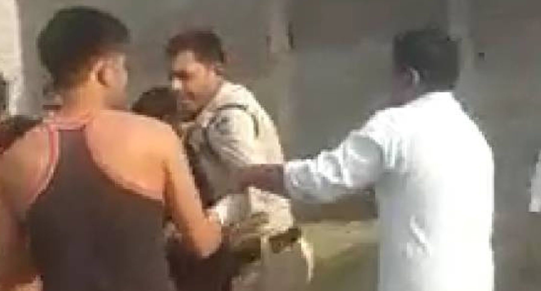 महिला के पति और रिश्तेदारों ने पीटा
