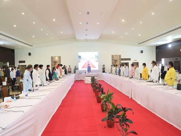स्कूल-कॉलेज बंद होने से पढ़ाई के अन्