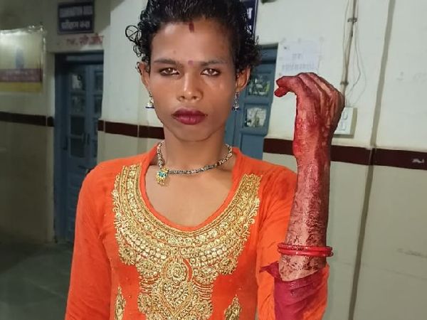 बेटी के जन्म पर बधाई लेने पहुंचे कि