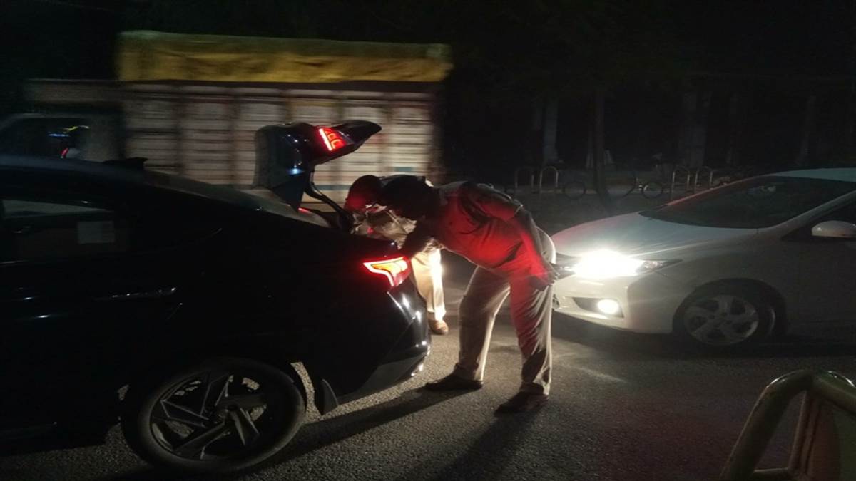 शहर में कड़ी सुरक्षा, आधी रात तक चल