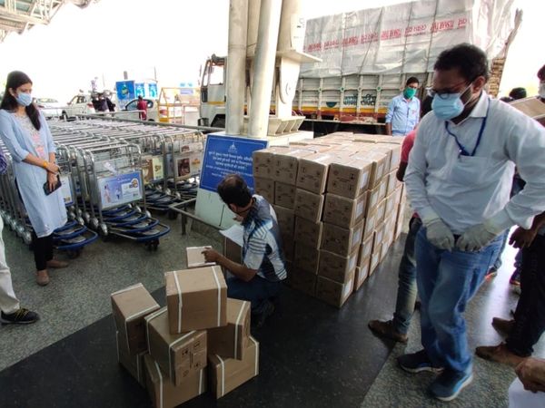 रेमडेसिविर के 200 बॉक्स लेकर नागपुर