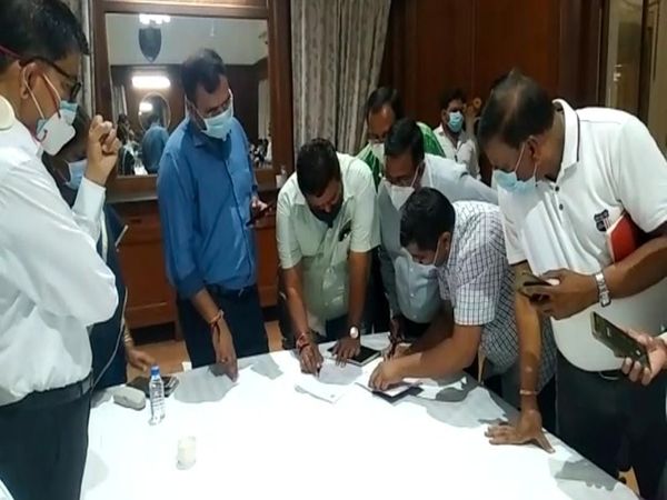 सोनू सूद ने 10 ऑक्सीजन जनरेटर इंदौर