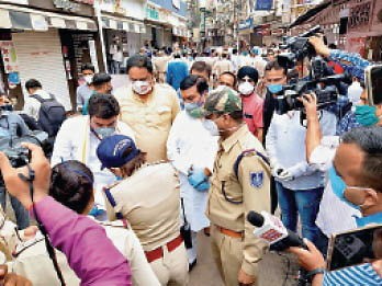 भाजपा के बाद अब कांग्रेस, कंटेनमेंट