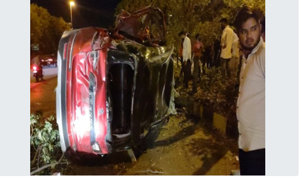 चार पलटी खाते हुए दूसरी साइड में चल