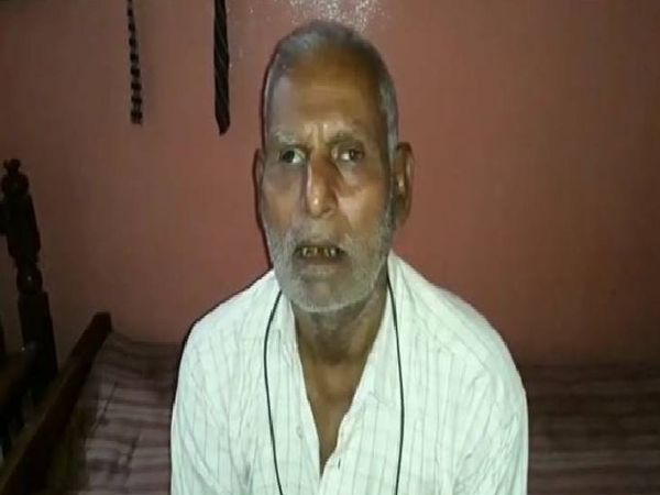पड़ोसी ने बात करने के लिए मोबाइल मां
