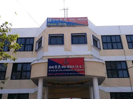 बैरिकेड्स हटाने उतरे ASP से 3 सिपाह