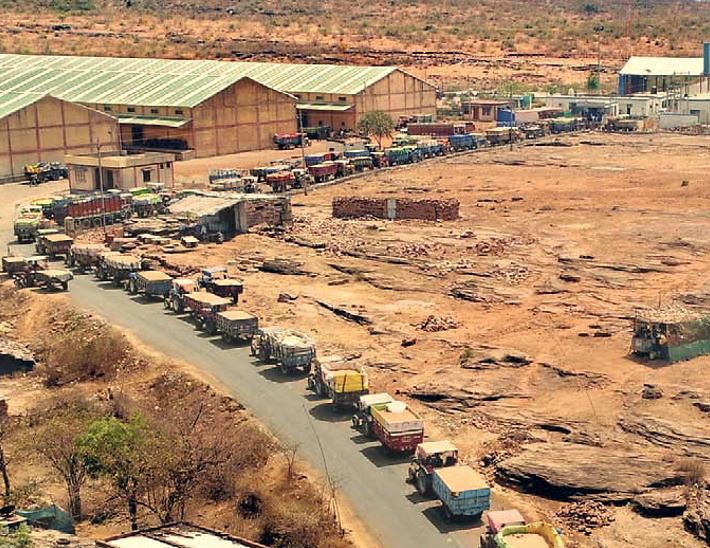 केंद्रों पर तौल-कांटे न बारदाने, स्