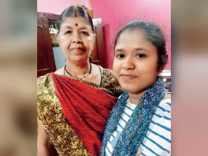 महिला ने रास्ते में मिला 10 हजार रु