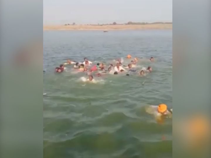 चंबल नदी में नाव पलटी 7 की मौत, 8 ल