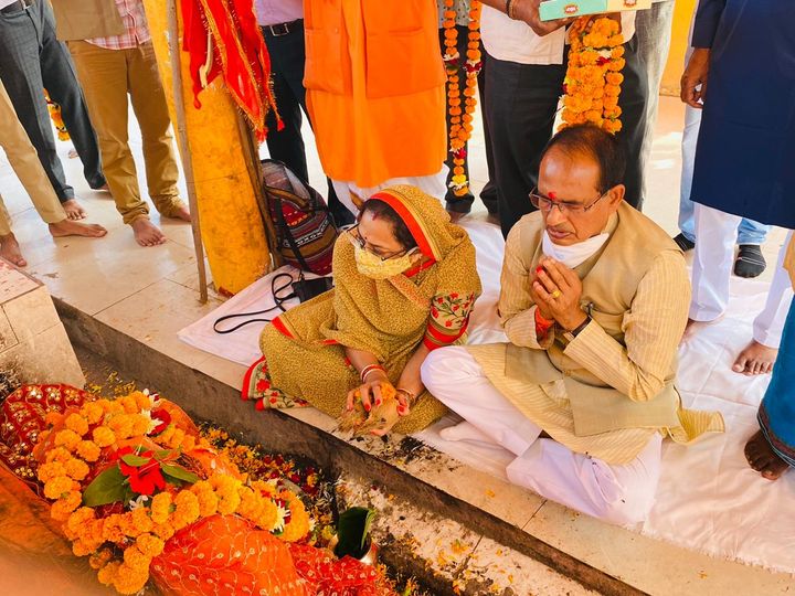 शिवराज ने सपत्नी खेड़ापति हनुमान मंद