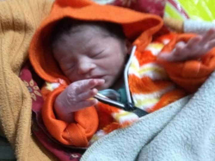 नर्स बन पहुंची महिला ने कहा- बच्चे 