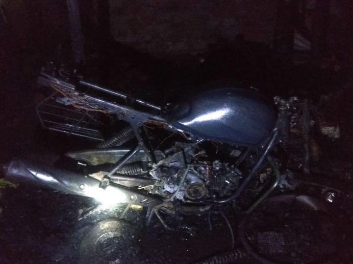शराब के नशे में महिला ने झुग्गी में