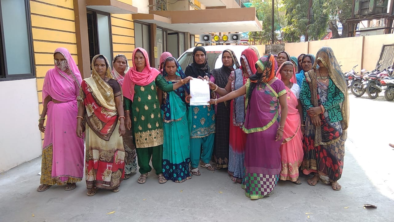 पंचायत प्रतिनिधि के खिलाफ ज्ञापन, स