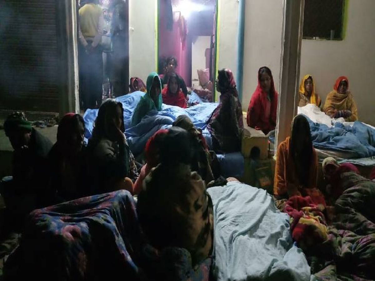 बेटी की आंखों के सामने मां तो दादा 