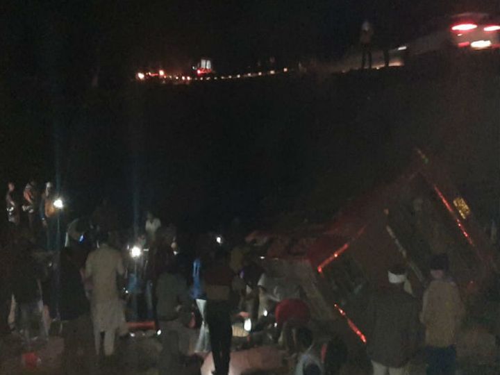बनारस से सूरत जा रही यात्री बस झाबु