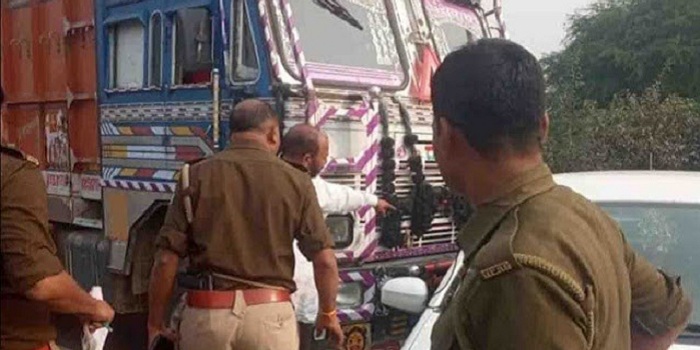 अब हर ट्रक की बारीकी से जांच कर रही