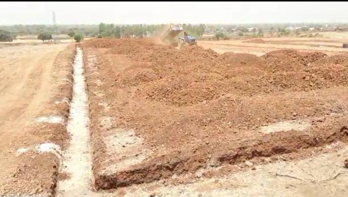 आलोट नगर स्थित सरकारी प्लेटफार्म के