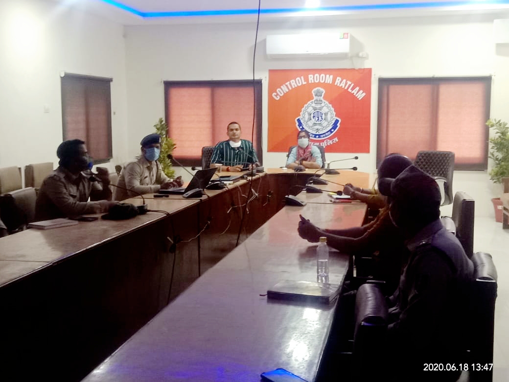 कलेक्टर श्रीमती रुचिका चौहान ने मास