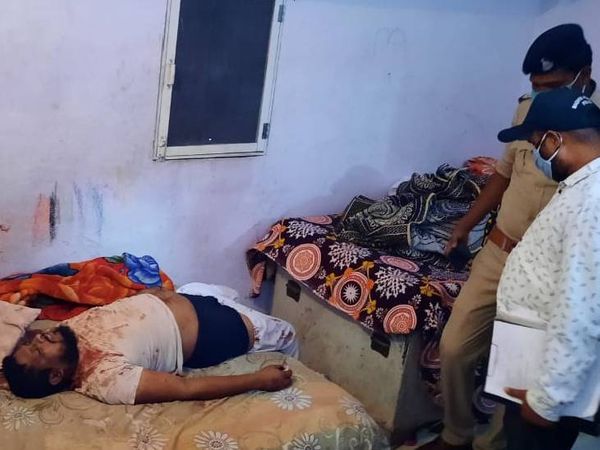 रात में सोते समय युवक पर धारदार हथि