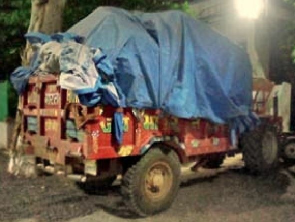 गरीबों का राशन ब्लैक में बेच रहा था