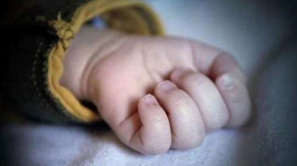 धार में इंसानियत शर्मसार, नदी किनार