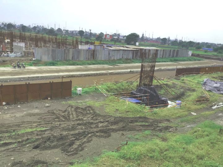 इंदौर में जहां शिलान्यास, वहीं जंग 