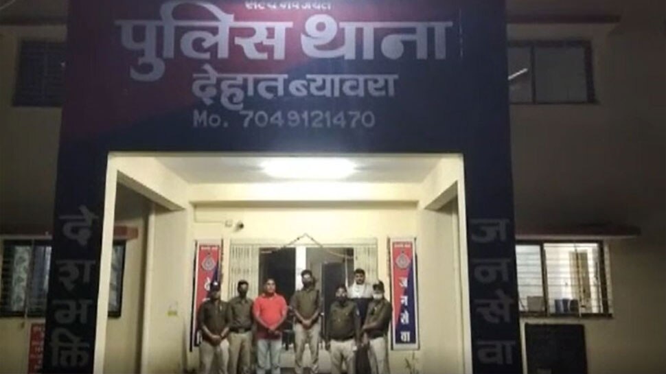 'पत्नी ने ही सोशल मीडिया फ्रेंड के 