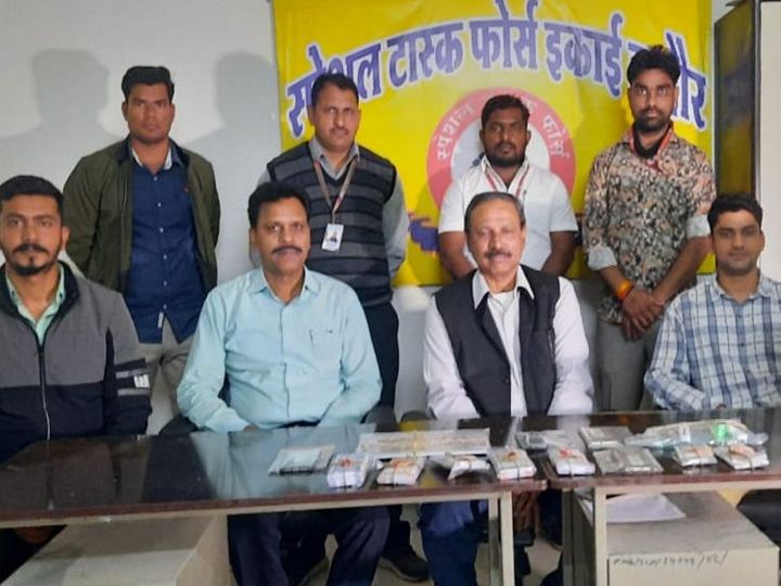 2 लाख रुपए और छपाई का सामान जब्त; 1
