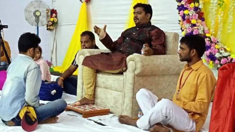 MP में महाराष्ट्र के बाबा ने लगाया 