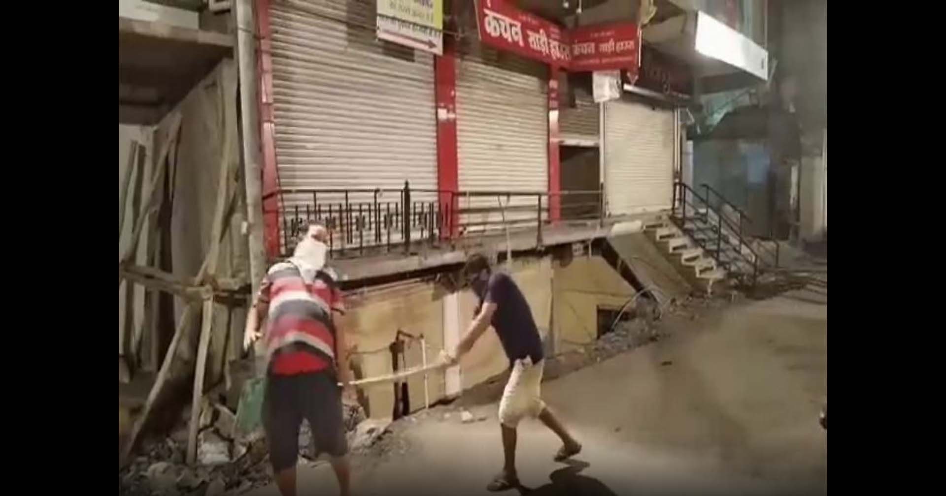 इंदौर में लॉकडाउन / पुलिस ने बेवजह 