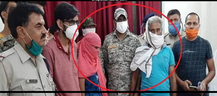 SBI के कैशियर ने गर्लफ्रेंड के लिए 