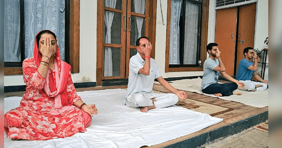 सकारात्मकता, ऊर्जा और शक्ति से भरकर