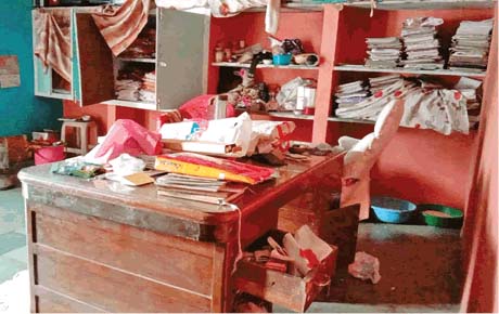 रतलाम:पुलिस चौकी से 100 मीटर की दूर