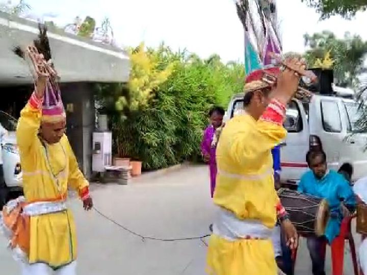 कांग्रेस चुनाव प्रचार में भजन मंडलि