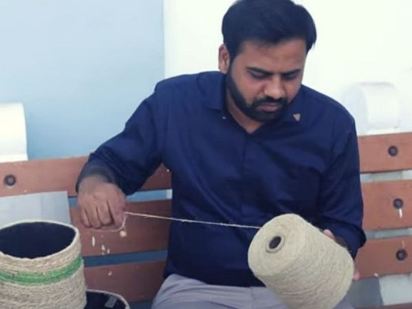 MP के मेहुल केले के तने से हैंडीक्र