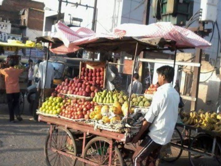 ग्वालियर की राजपायगा रोड पर ठेले हट