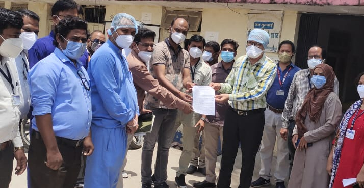 संविदा स्वास्थ्य कर्मचारी संघ ने का