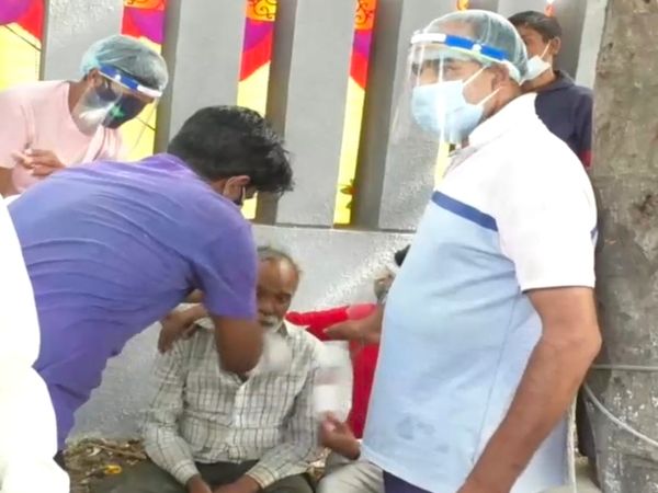 20 घंटे तक अस्पताल के बाहर पड़े रहे,