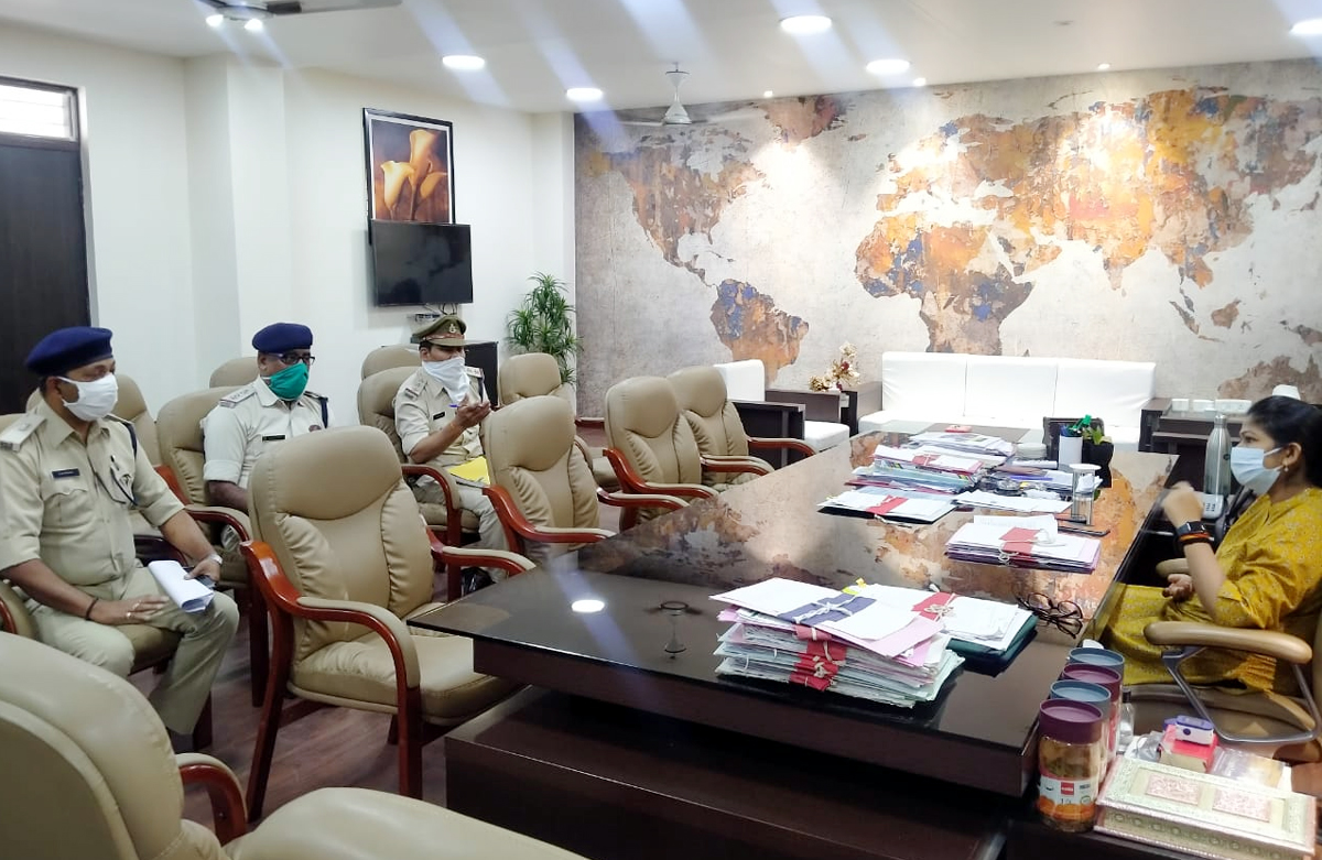 कलेक्टर श्रीमती रुचिका चौहान ने जेल
