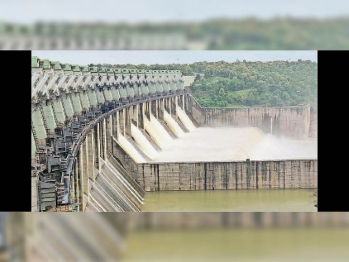 आधी रात 261 मीटर के पार पहुंचा जलस्