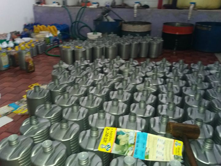 नकली ऑयल की फैक्ट्री पर छापा, 15 सा