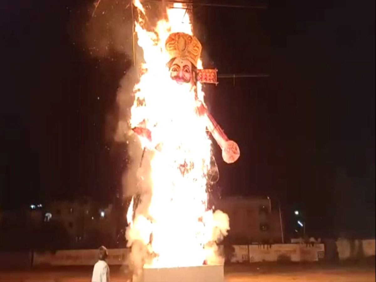 इंदौर में कोरोना ने रावण को किया बौ